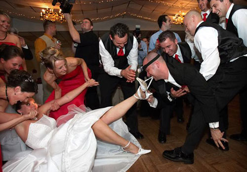 https://mylittleflowershop.com/wp-content/uploads/2013/05/wedding-garter-belt-moments.jpg